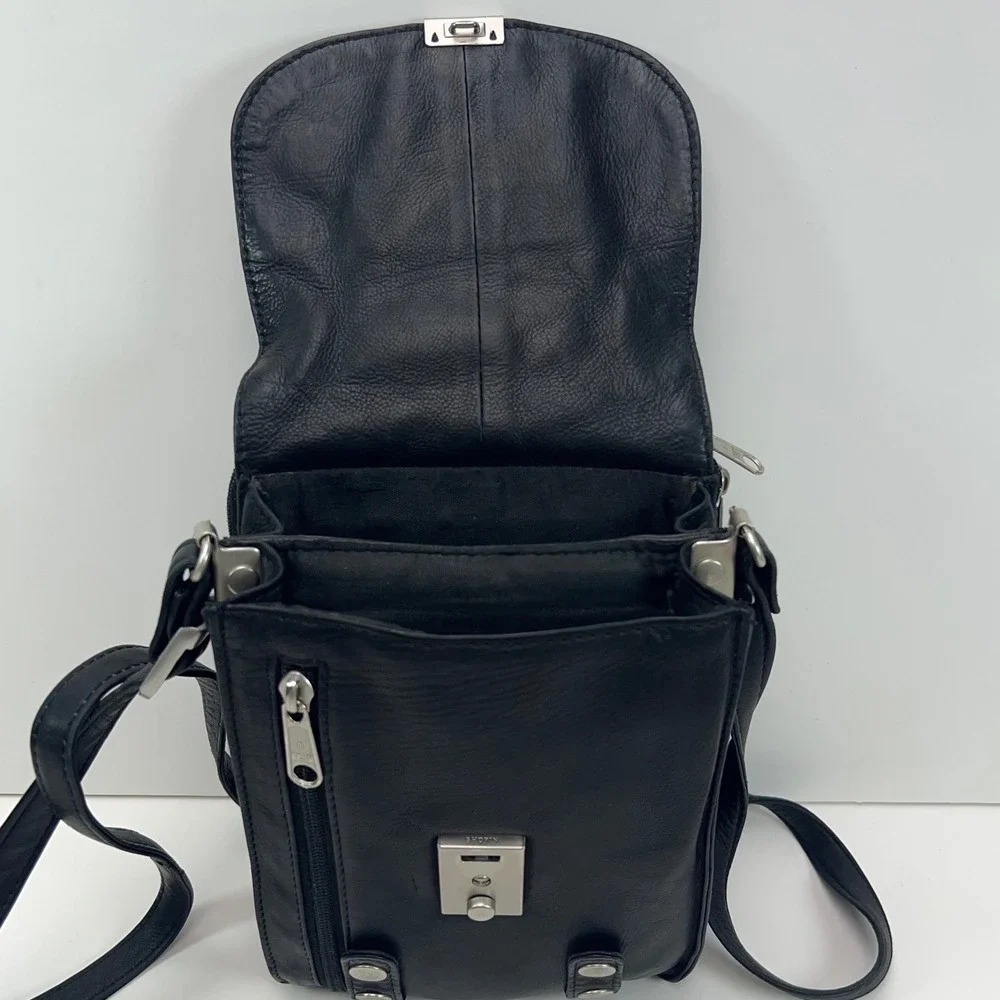BLACK LEATHER Crossbody Wallet Style Organizer Multi Zip Pockets Travel Work Bag